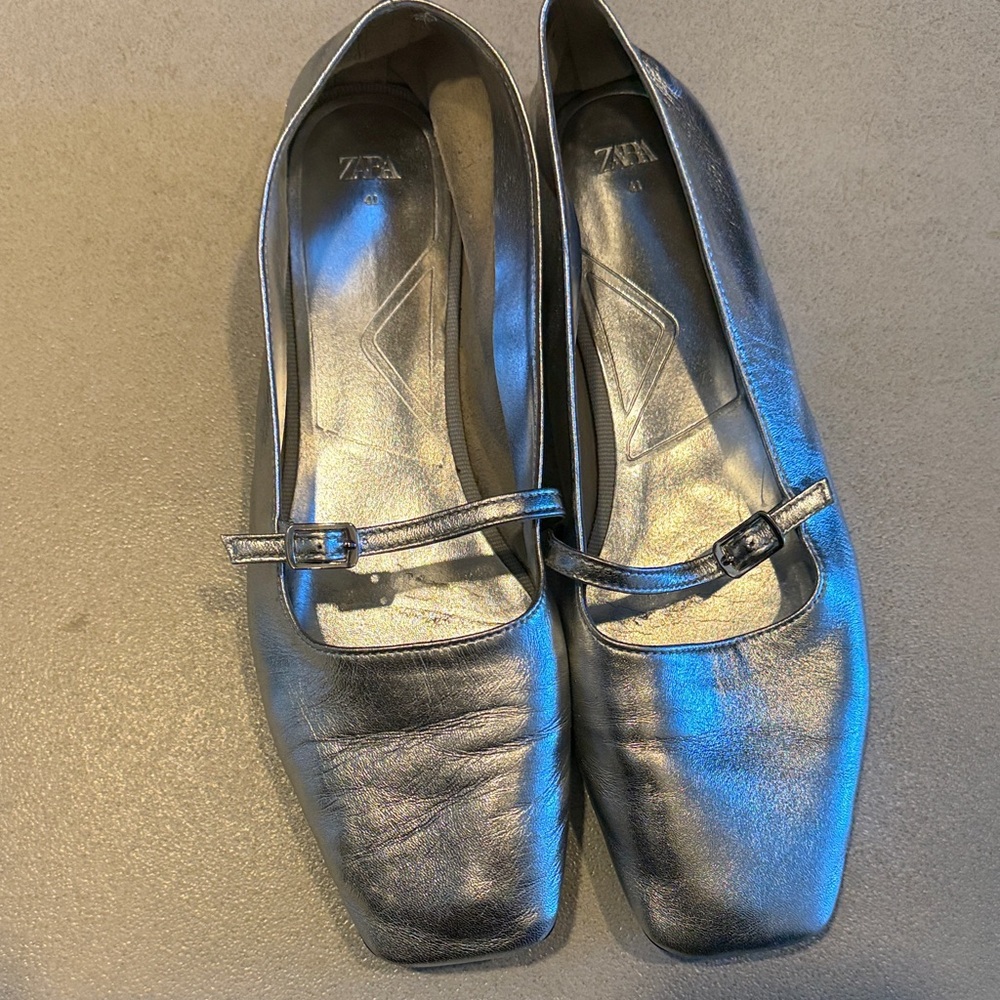 Zara Women's Metallic Silver Loafers